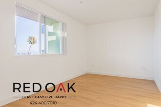 5837 W Sunset Blvd in Los Angeles, CA - Building Photo - Building Photo