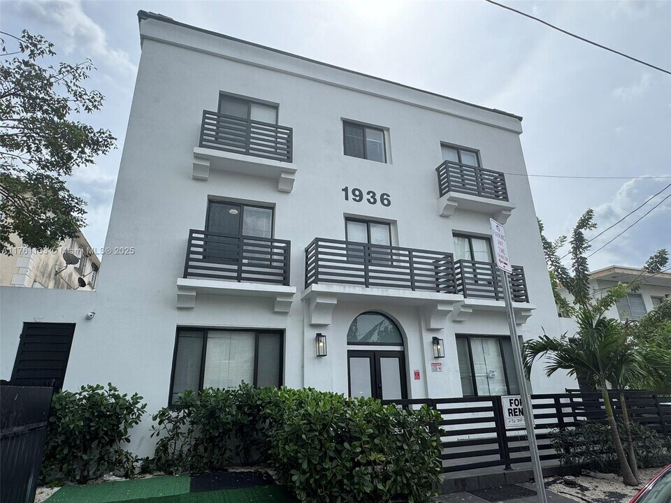 1936 SW 2nd St in Miami, FL - Foto de edificio