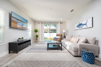 817 7th Ave N in Jacksonville Beach, FL - Building Photo - Building Photo