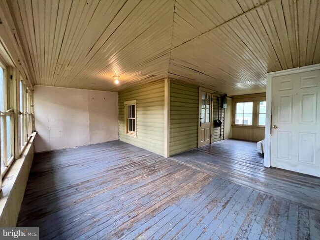 304 W German St-Unit -200 in Shepherdstown, WV - Foto de edificio - Building Photo