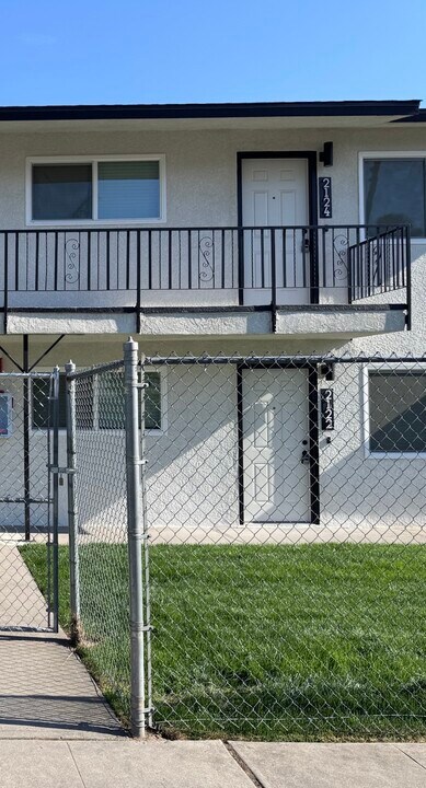 2124 N Glenn Ave in Fresno, CA - Building Photo