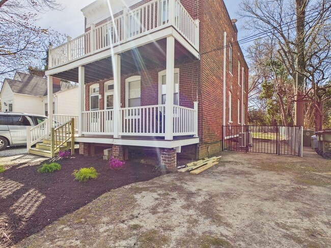 1703 Oakdale Ave in Richmond, VA - Foto de edificio - Building Photo