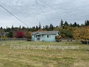 17900 Noll Rd NE in Poulsbo, WA - Building Photo - Building Photo