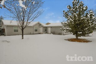 1299 Mobile St in Aurora, CO - Building Photo