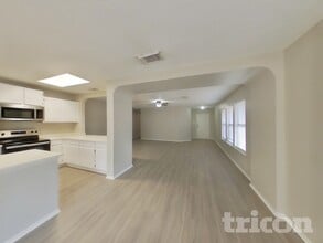 8238 Bent Meadow Dr in Converse, TX - Foto de edificio - Building Photo