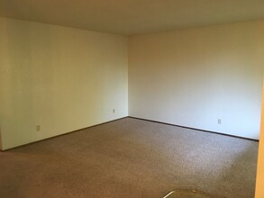 5331 Vly Rdg Dr in Redding, CA - Foto de edificio - Building Photo