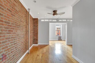 120 1st Ave., Unit 3 in New York, NY - Building Photo - Building Photo