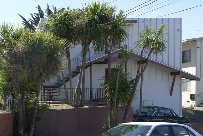 2748 Garden St in Oakland, CA - Foto de edificio - Building Photo