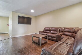 101 1/2 Ocean Ave in Jersey City, NJ - Building Photo - Building Photo