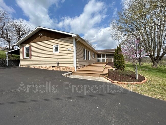 295 Arrowood Rd in Jonesborough, TN - Building Photo - Building Photo