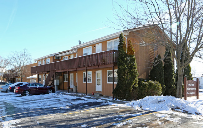 Pineview Apartments in Round Lake, IL - Foto de edificio - Building Photo