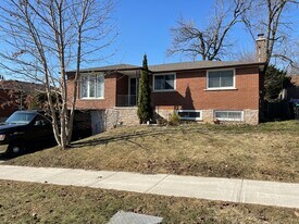 166 Collings Av in Bradford, ON - Building Photo