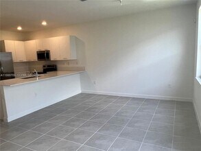 12223 NW 23rd Pl in Miami Shores, FL - Foto de edificio - Building Photo