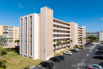Meadowbrook Towers in Hallandale Beach, FL - Building Photo - Building Photo