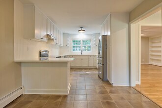 114 Richards Rd in Williamsburg, VA - Foto de edificio - Building Photo