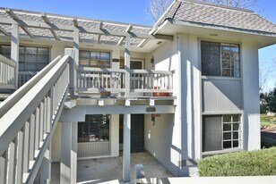 5493 Cribari Bnd in San Jose, CA - Building Photo