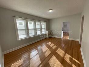 7512 N Claremont Ave in Chicago, IL - Building Photo - Building Photo