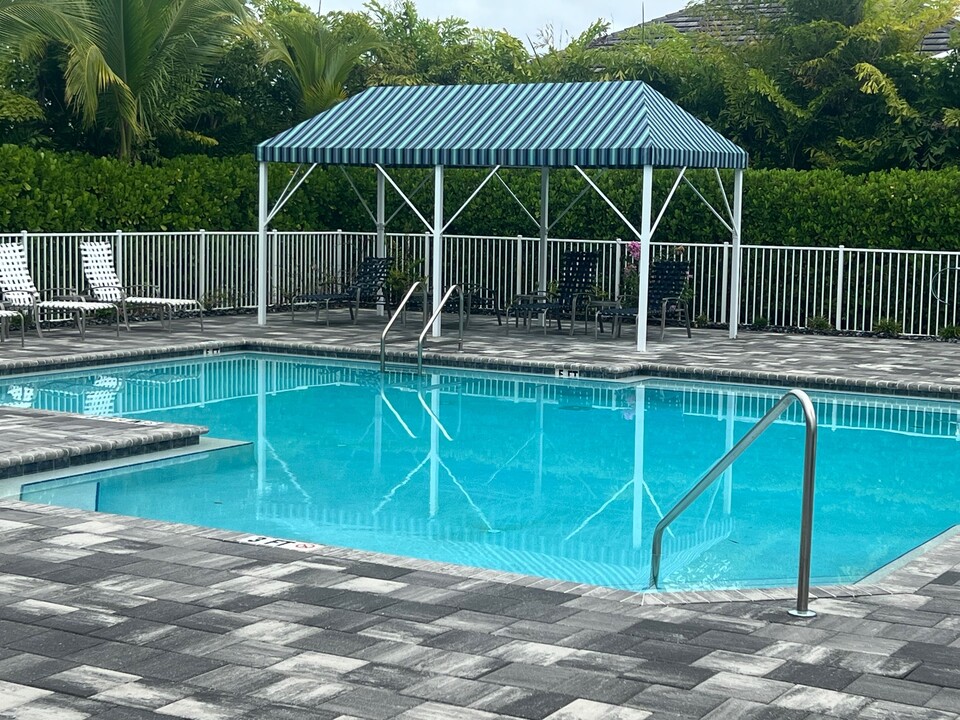 11752 Solano Dr in Ft. Myers, FL - Foto de edificio