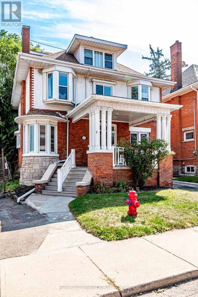 11 Eastbourne Ave in Hamilton, ON - Building Photo - Building Photo
