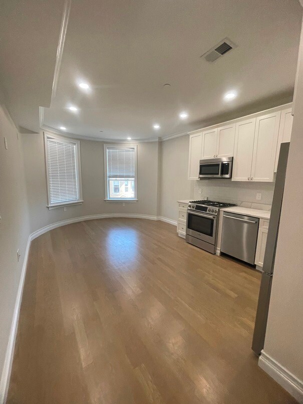 property at 10 Mount Hood Rd