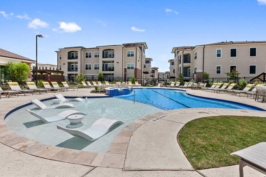 Sadler House in San Marcos, TX - Building Photo