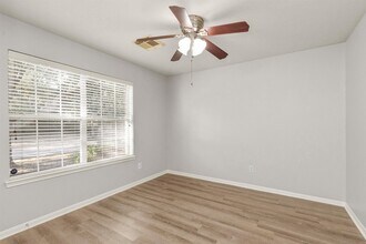 32126 Annice Ln in Pinehurst, TX - Building Photo - Building Photo