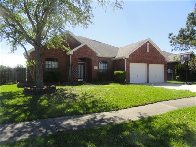 3503 Silouette Cove in Friendswood, TX - Building Photo