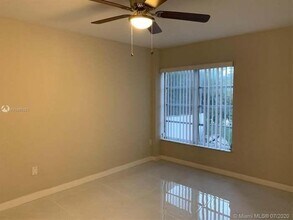 4176 Inverrary Dr in Lauderhill, FL - Building Photo - Building Photo