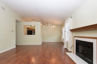 483 Grosse Pointe Cir in Vernon Hills, IL - Building Photo - Building Photo