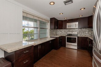 625 Oaks Dr in Pompano Beach, FL - Building Photo - Building Photo