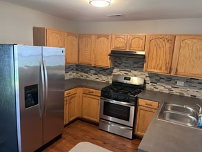 660 Four Seasons Blvd in Aurora, IL - Building Photo - Building Photo