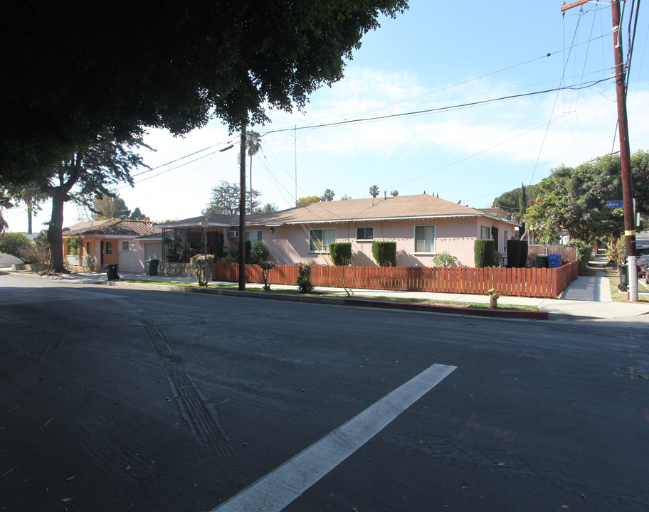 1647 Myra Ave in Los Angeles, CA - Foto de edificio