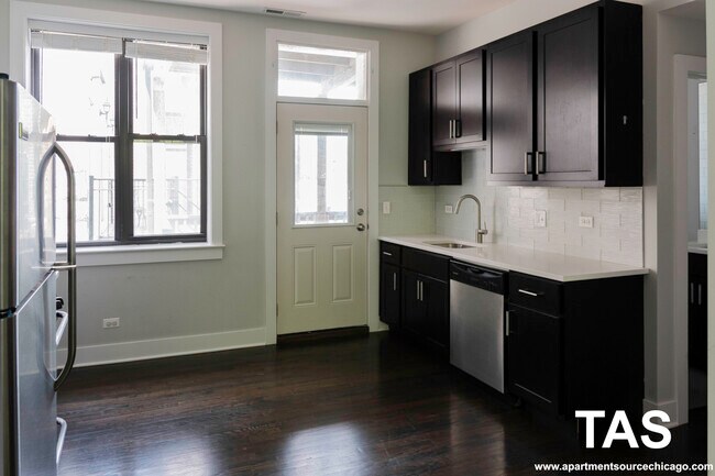 1946 W Nelson St, Unit 3W in Chicago, IL - Foto de edificio - Building Photo