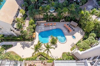 540 Brickell Key Dr, Unit 1619 in Miami, FL - Foto de edificio - Building Photo