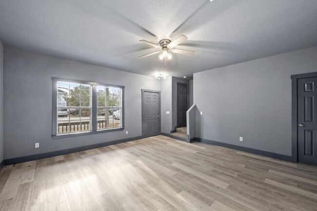 38 Deer Ridge Rd in Wimberley, TX - Foto de edificio - Building Photo