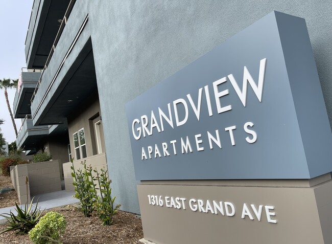 Grandview Apartments in Escondido, CA - Building Photo - Building Photo