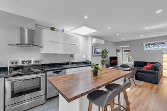 31 Granby St, Unit SI ID1403759P in Toronto, ON - Building Photo - Building Photo