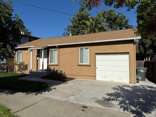 744 Whipple Ave in Redwood City, CA - Building Photo - Building Photo