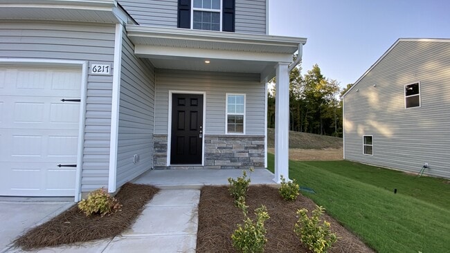 6221 Ahoskie Dr in Charlotte, NC - Building Photo - Building Photo