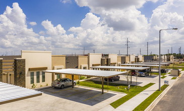 Hills at Chapin Apartments in Edinburg, TX - Building Photo - Building Photo