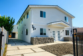 540-542 1/2 W 79th in Los Angeles, CA - Building Photo - Building Photo