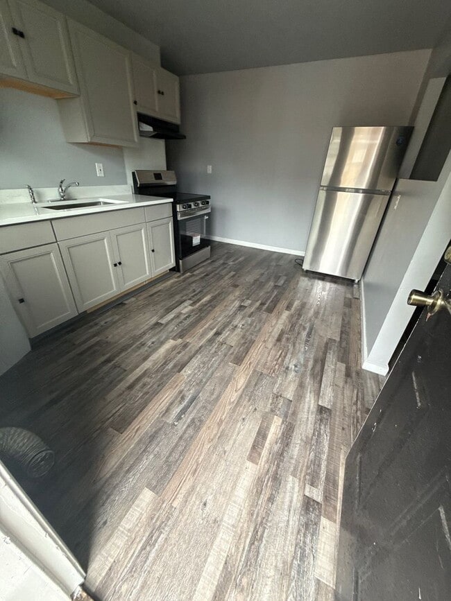 property at 1802 Wilcox Blvd