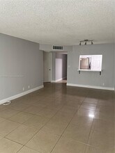 8051 S Colony Cir in Tamarac, FL - Building Photo - Building Photo