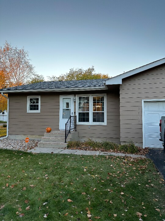 1115-1115 Duluth Ave N in Thief River Falls, MN - Building Photo