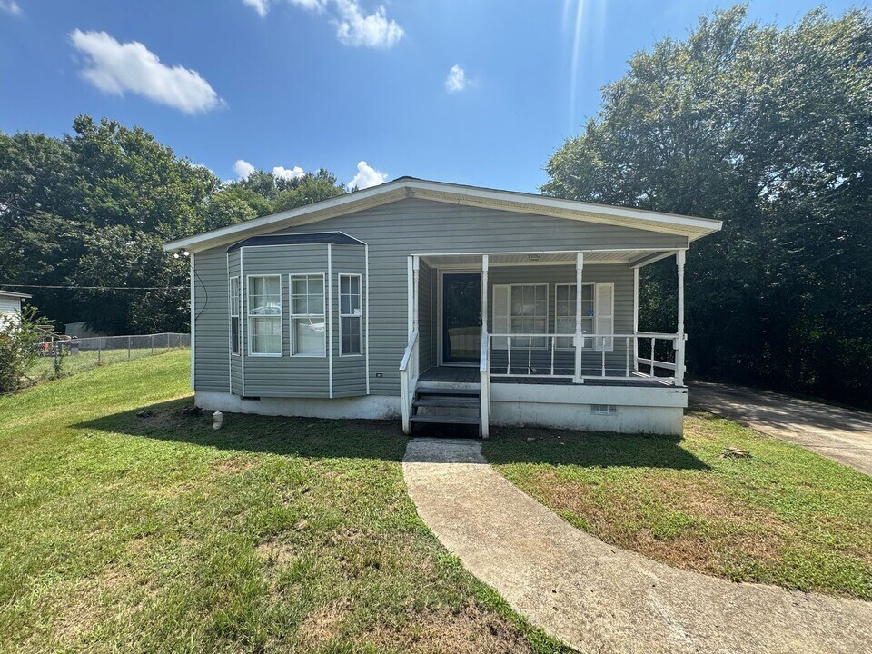 1557 Meadow Ln in Birmingham, AL - Building Photo
