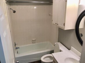 8120 W Markham St in Little Rock, AR - Building Photo - Building Photo