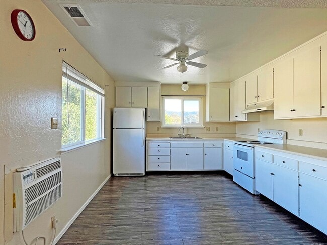 146 Gibson St, Unit 4 in Ukiah, CA - Building Photo - Building Photo