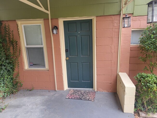 property at 1952 Grandview Ave NW