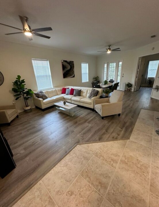 1000 Peggy Cir in Naples, FL - Building Photo