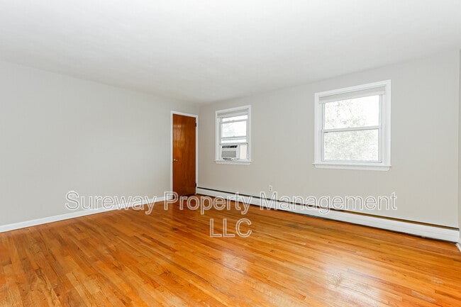 18 Crest Ave in Pennington, NJ - Building Photo - Building Photo